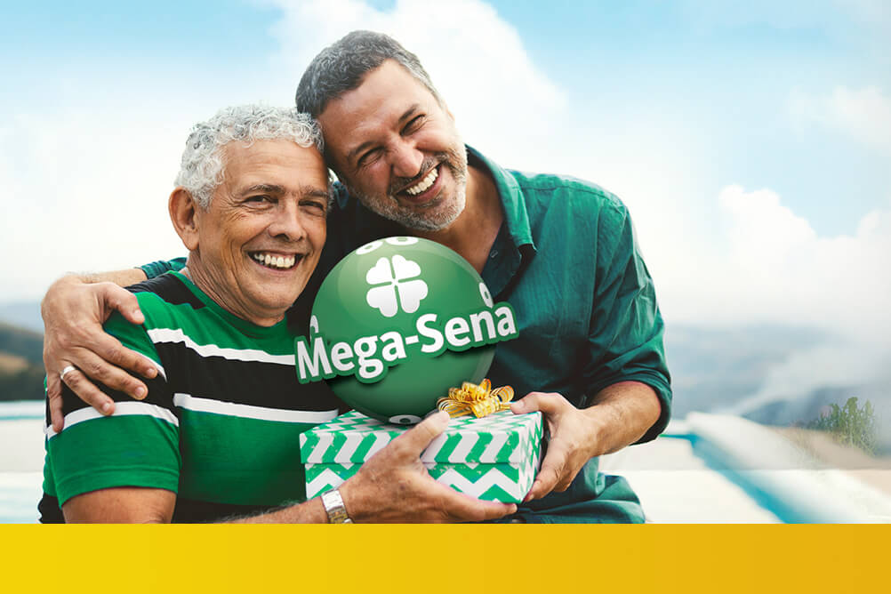 Dias dos Pais no Brasil e no mundo - presentes e mensagens Filho presenteia e abraça o pai no Dia dos Pais