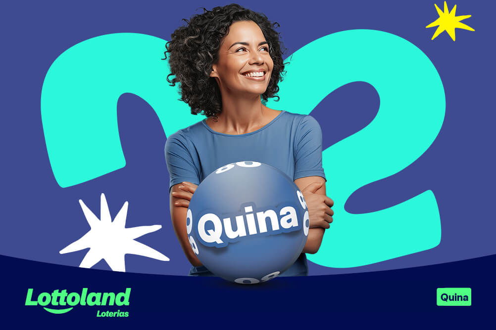 Mulher sorrindo satisfeita depois de ver como foi fácil aprender como jogar na Quina online.