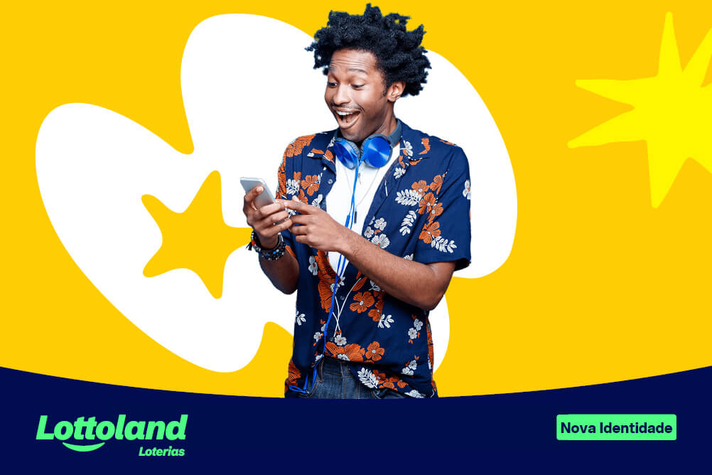 Nova Identidade Lottoland Loterias Homem com expressão impressionada olhando para o celular a renovação da marca Lottoland Loterias.
