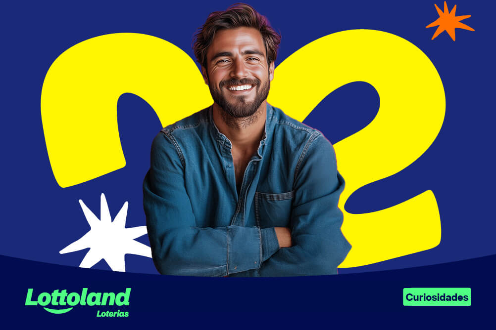 Homem sorridente de braços cruzados sob fundo azul e brando. Lottoland Loterias sobre Joan Ginther que ganhou na loteria quatro vezes.