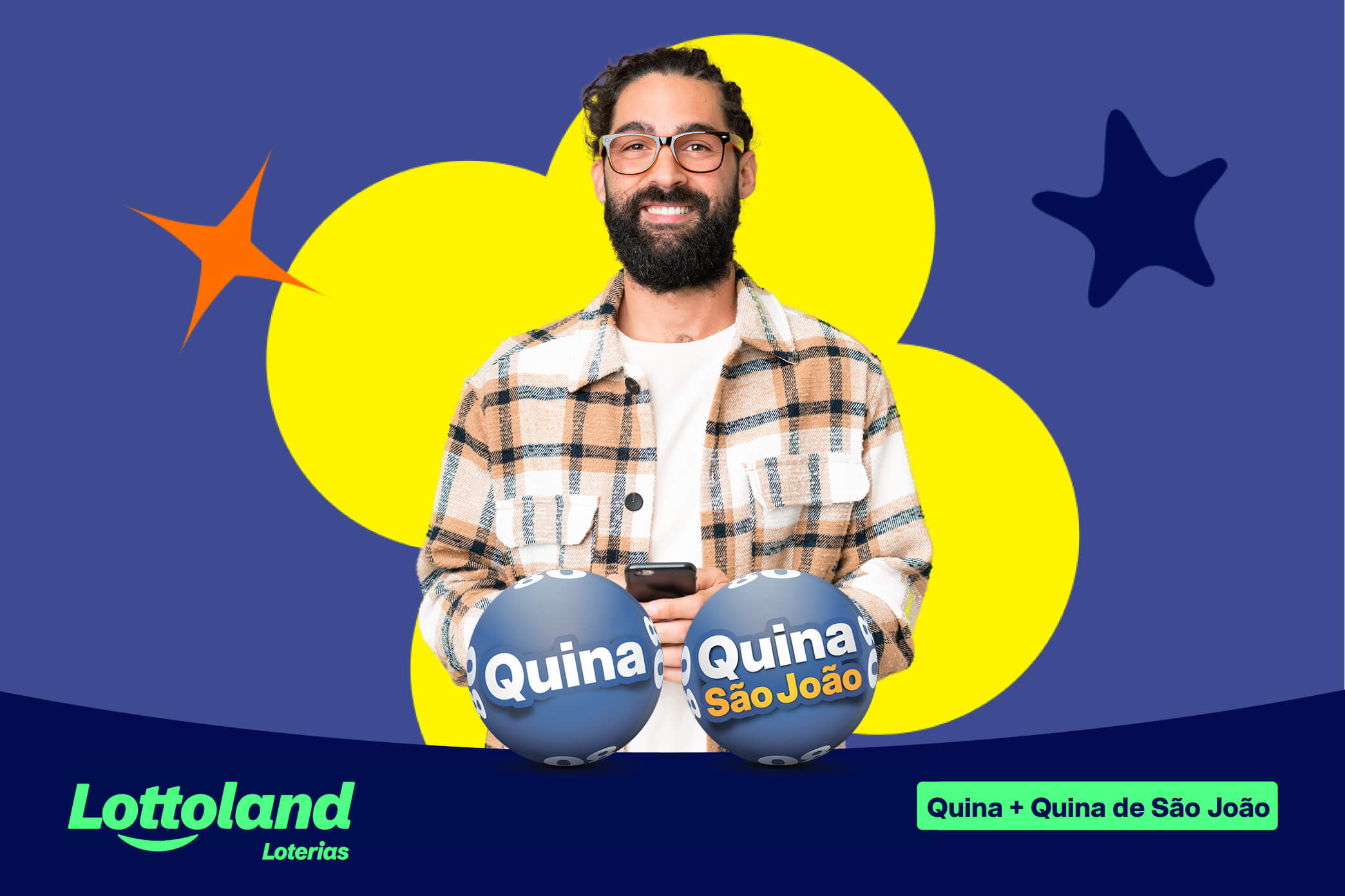 Homem com sorriso satisfeito por acompanhar quando acontecem os próximos sorteios da Quina. 